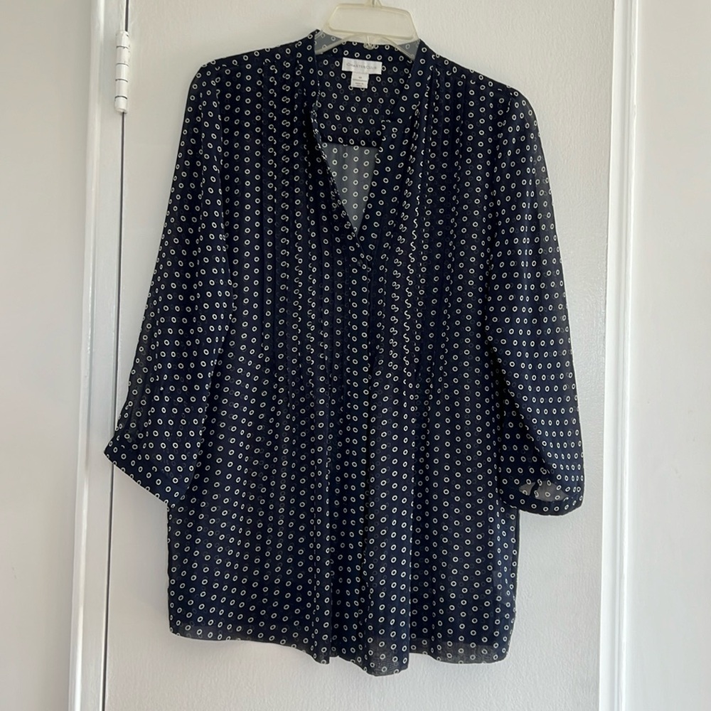 Navy-white blouse with pleated front and 3/4 sleeves. Size 10